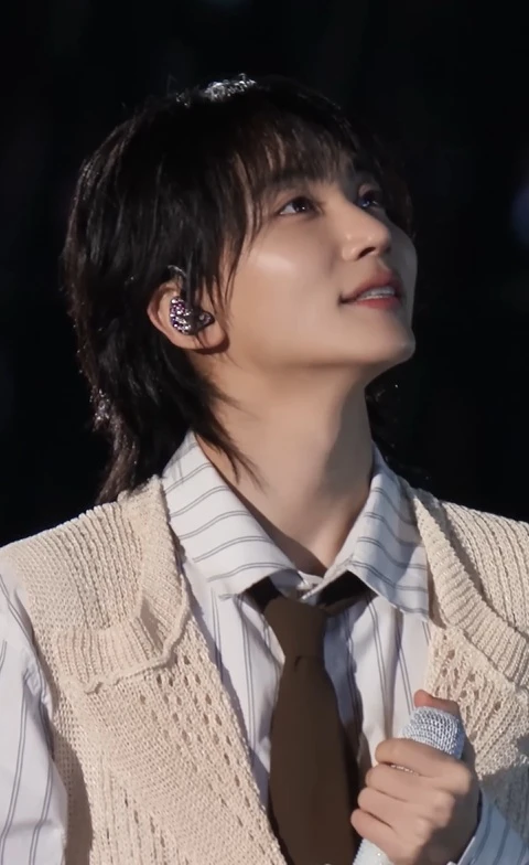 Jeonghan (SEVENTEEN) wearing saturated autumn looks with molten metallics, showcasing burnt sienna, chartreuse, emerald, molten gold, and espresso from the Vibrant Autumn palette.