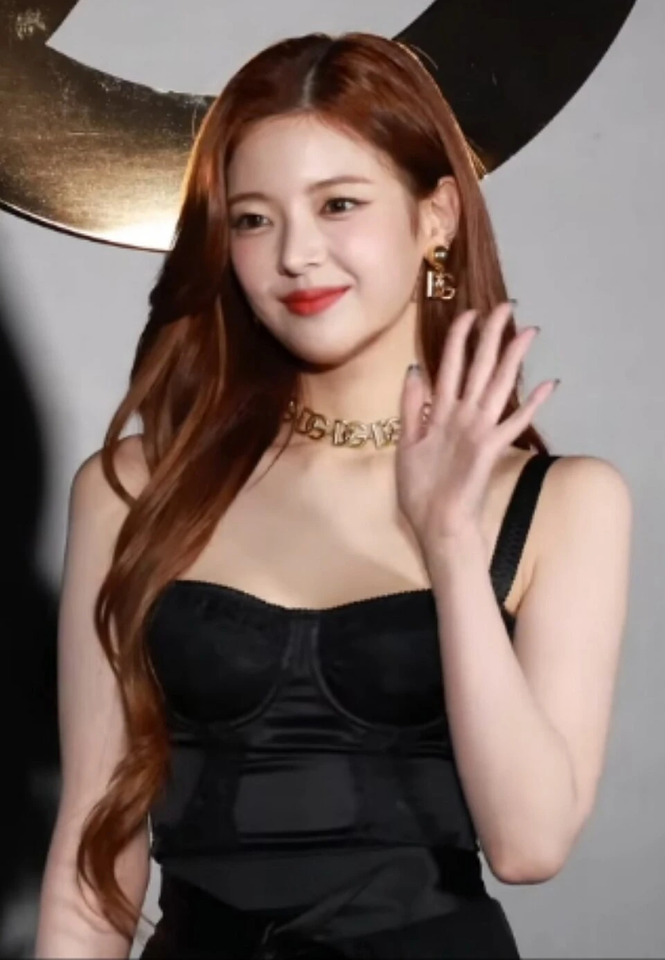 Lia (ITZY) wearing balanced jewel-toned looks with cool neutrals, showcasing steel blue, cranberry, optic white, graphite, and imperial purple from the Neutral Winter palette.