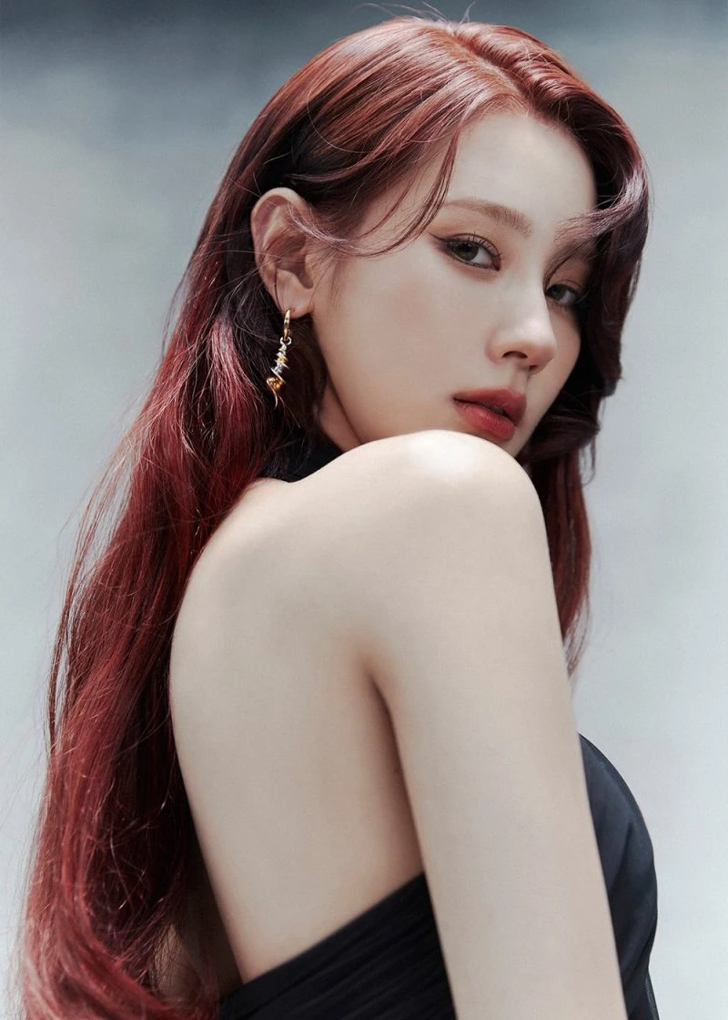 Editorial gallery of Miyeon ((G)I-DLE) styled in cool winter outfits featuring sapphire, amethyst, and inky neutrals, highlighting glacier blue, raspberry, graphite, arctic white, and ultra black.