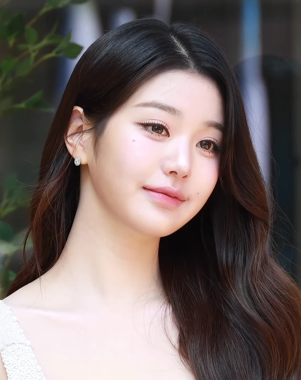 Wonyoung (IVE) wearing cool-toned looks with berry accents and fluid movement, showcasing powder blue, soft lilac, rose quartz, silvery sage, and midnight plum from the True Summer palette.